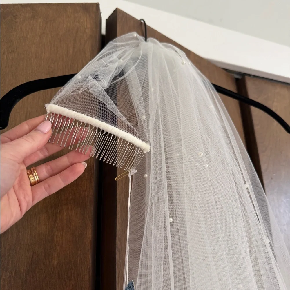 NEW White Bridal Veil with Pearls - Picture 2 of 6